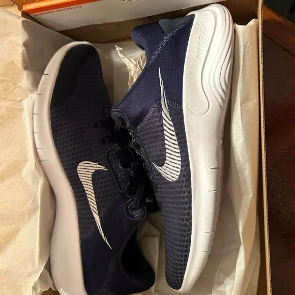 Nike Men's Dark Blue and White Sneakers - Picture 1 of 3
